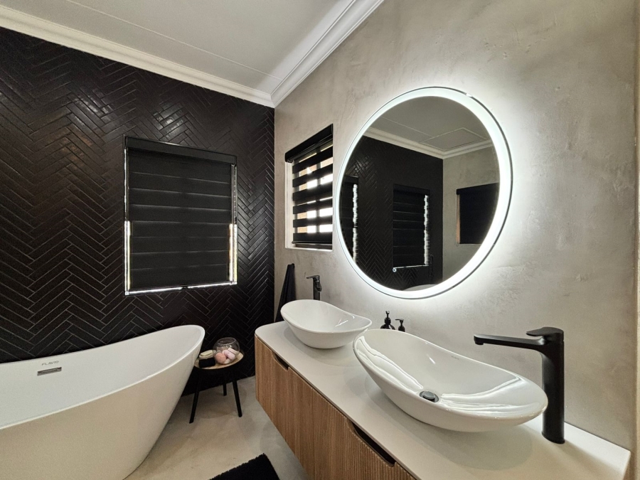 5 Bedroom Property for Sale in Grimbeeck Park North West